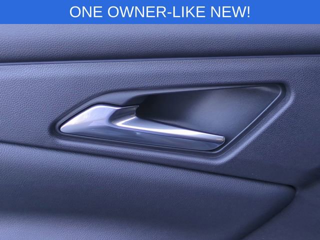 Used 2025 Chevrolet Traverse RS image 35