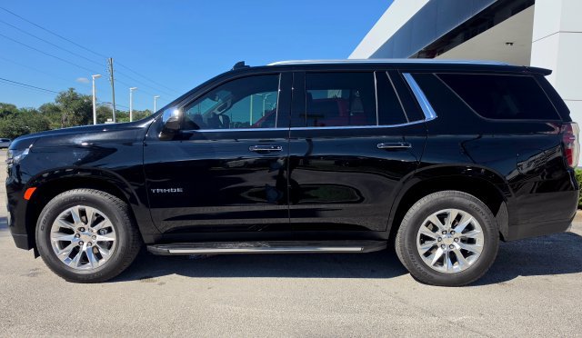 Used 2023 Chevrolet Tahoe Premier RWD image 2