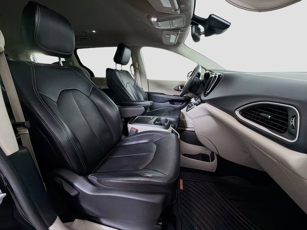 Used 2022 Chrysler Pacifica Touring-L FWD image 29