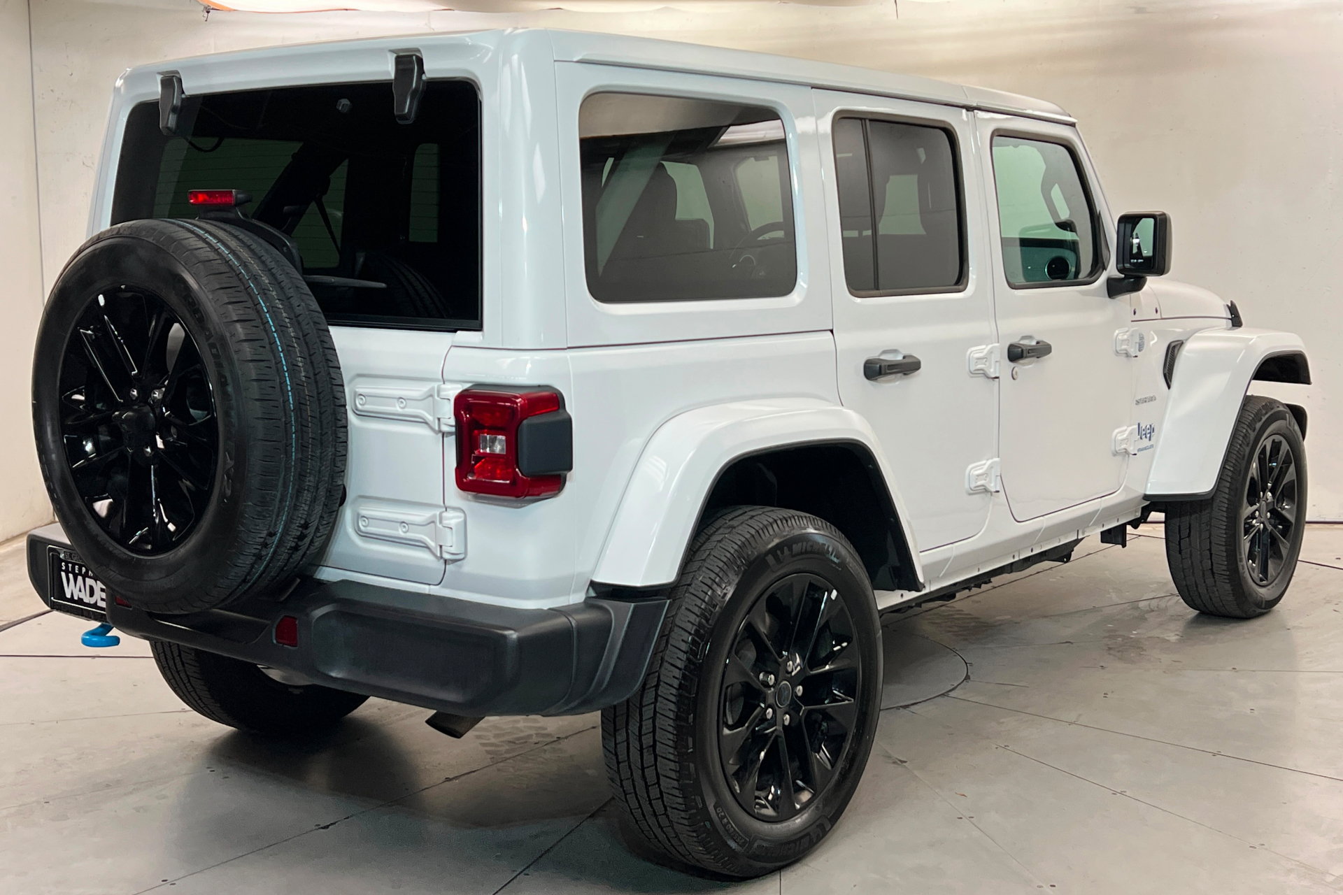 Used 2024 Jeep Wrangler Unlimited Sahara AWD/4WD image 5