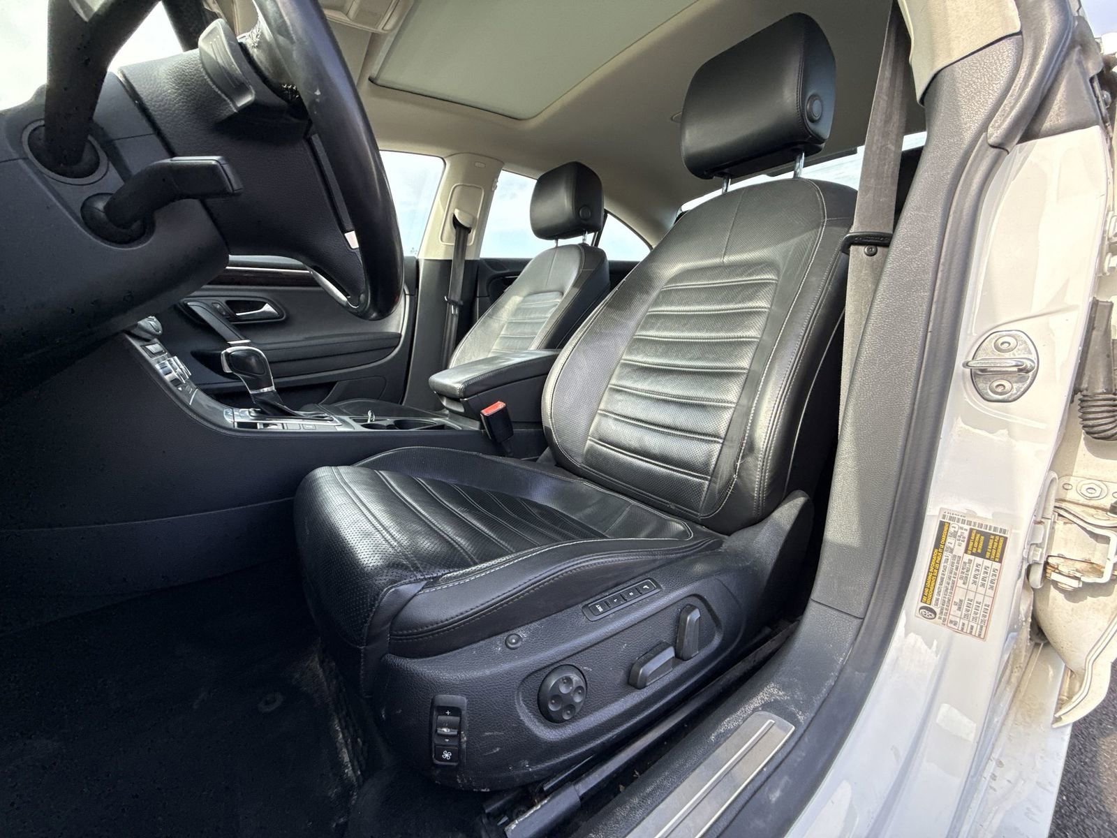 Used 2013 Volkswagen CC Executive image 11