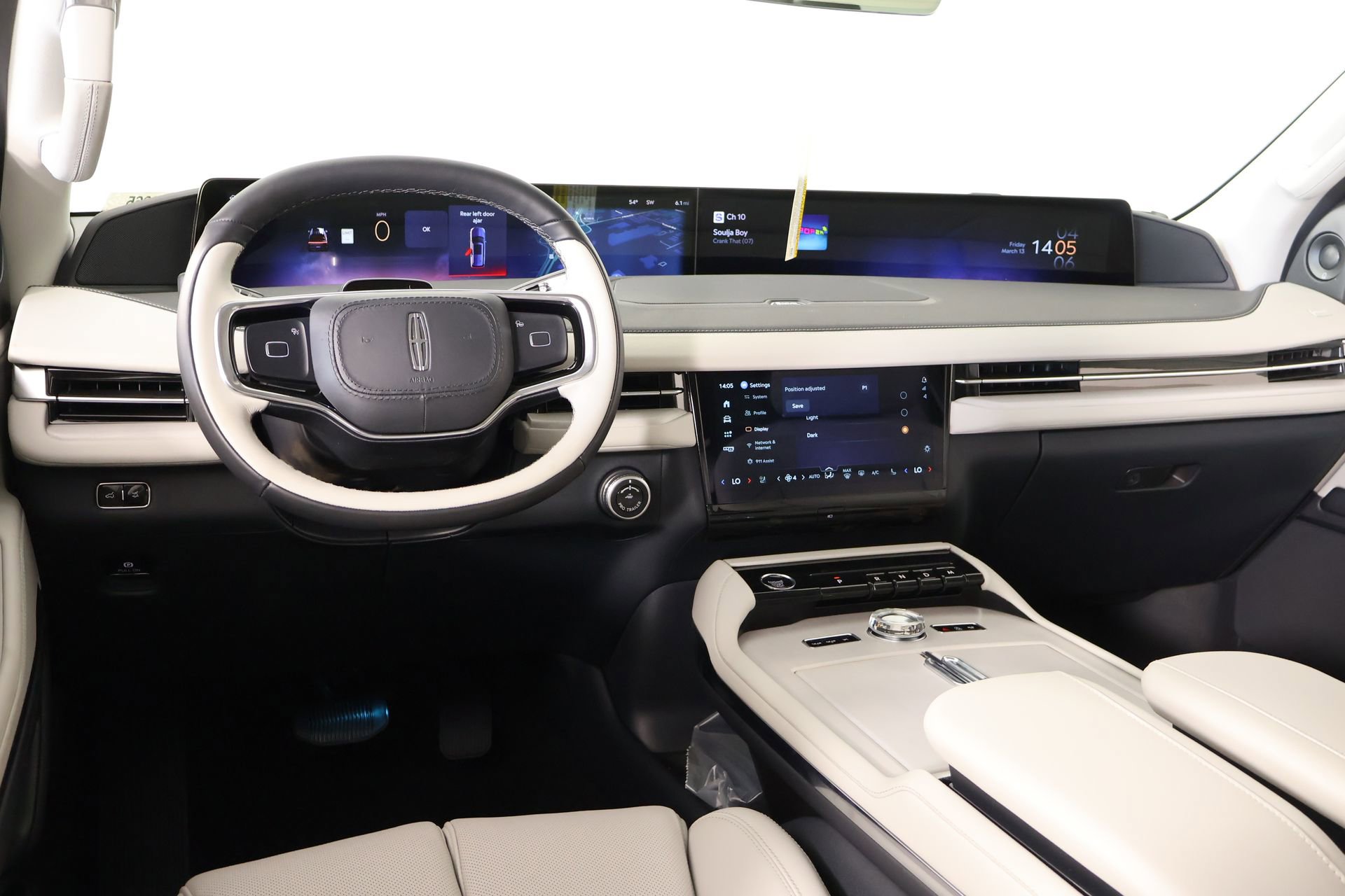 New 2026 Lincoln Navigator Premiere AWD/4WD image 2