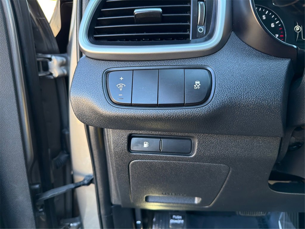 Used 2018 Kia Sorento L image 18