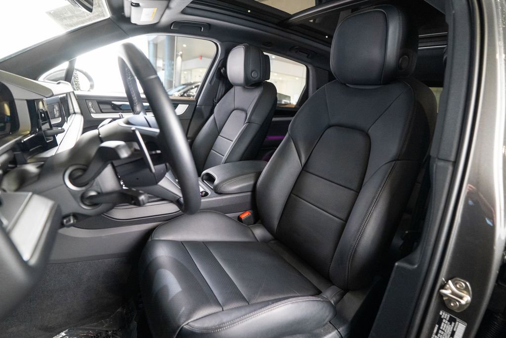Certified 2025 Porsche Cayenne image 5