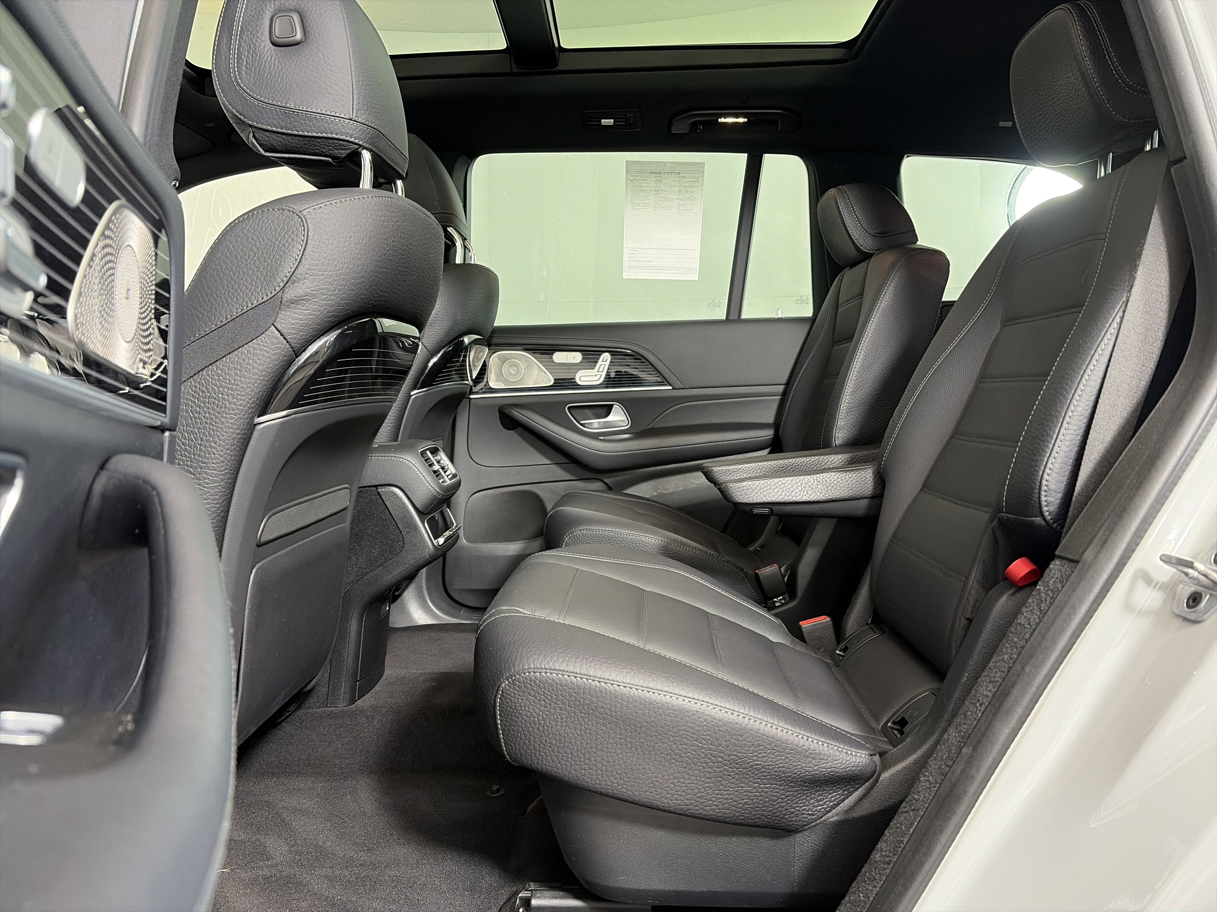 Used 2024 Mercedes-Benz GLS 580 4MATIC image 7