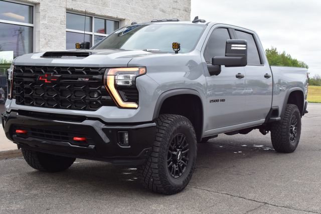 Used 2025 Chevrolet Silverado 2500 ZR2 w/ Technology Package AWD/4WD image 14