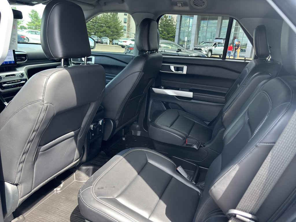 Used 2021 Ford Explorer XLT w/ Equipment Group 202A image 10