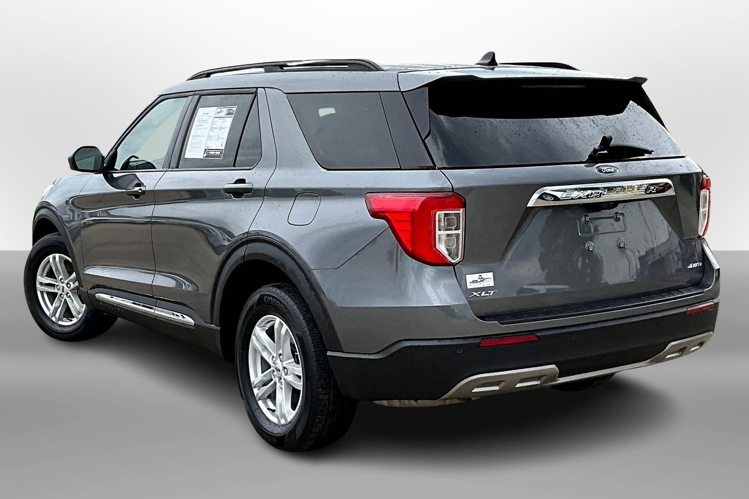 Used 2022 Ford Explorer XLT w/ Equipment Group 202A image 10