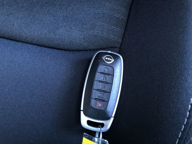 Used 2025 Nissan Pathfinder SV image 32