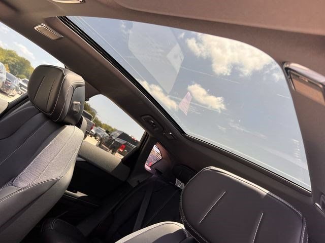 New 2027 Cadillac Optiq Luxury AWD/4WD image 18