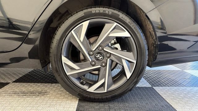 Used 2025 Hyundai Elantra Limited FWD image 10