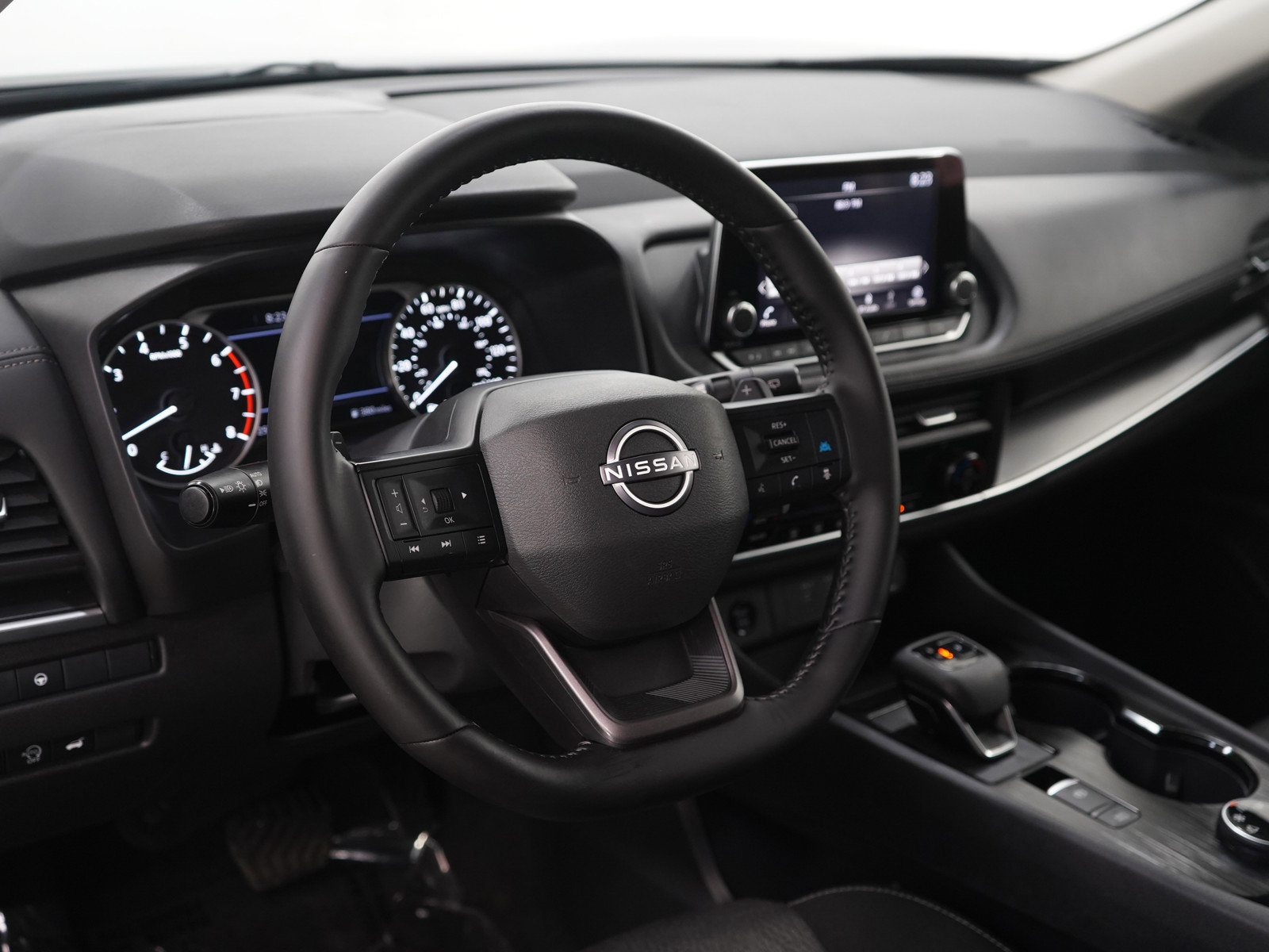 Used 2025 Nissan Rogue SV image 21