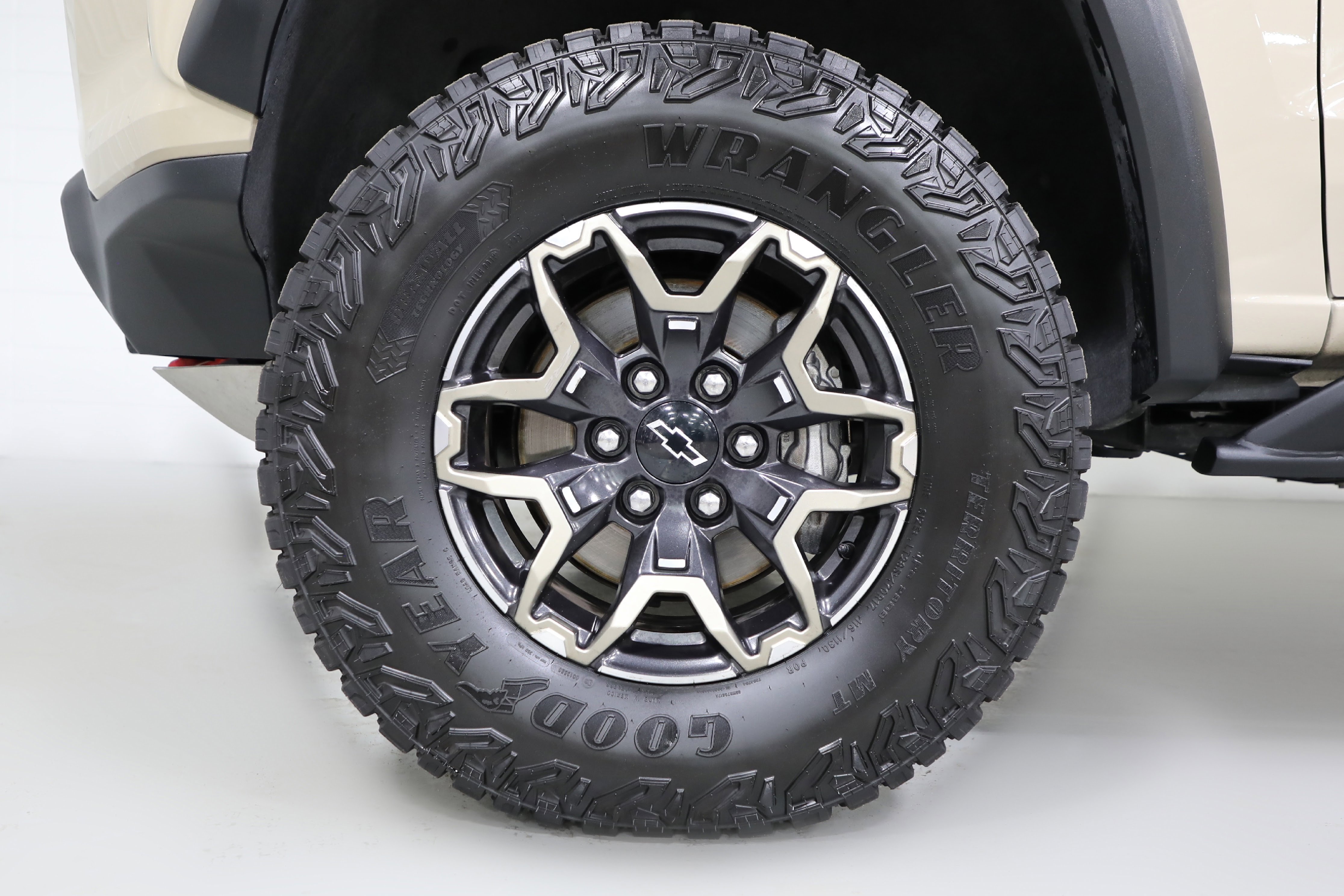 Used 2024 Chevrolet Colorado ZR2 w/ ZR2 Convenience Package III image 23