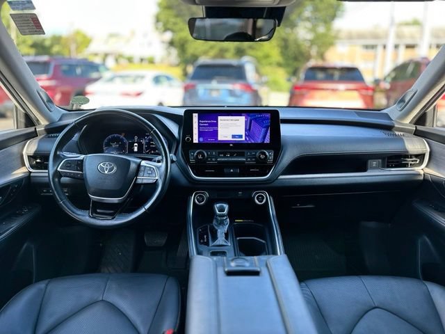 Used 2024 Toyota Grand Highlander AWD image 17