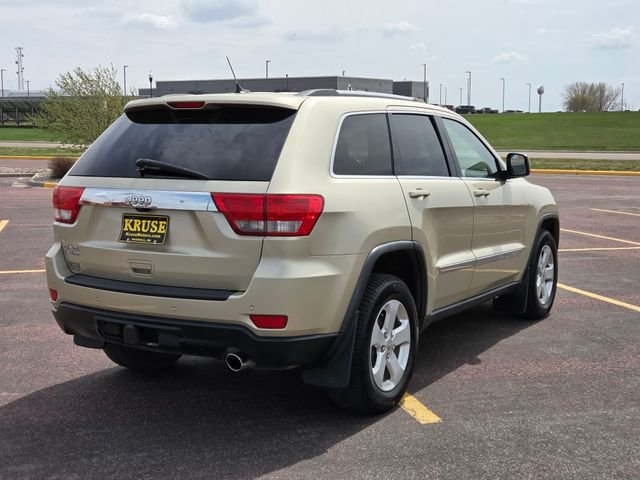 Used 2011 Jeep Grand Cherokee Laredo AWD/4WD image 3