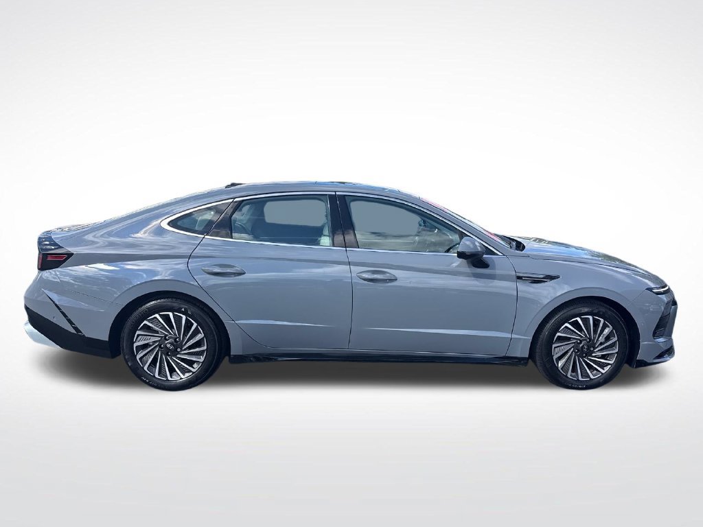 Certified 2025 Hyundai Sonata Limited FWD image 6