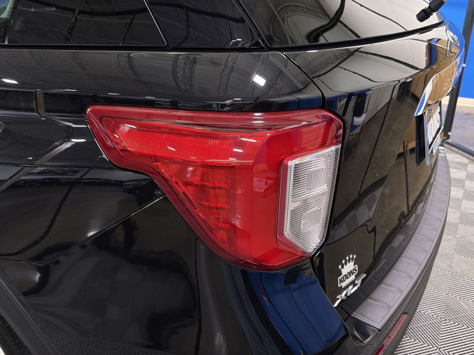 Used 2024 Ford Explorer XLT AWD/4WD image 18