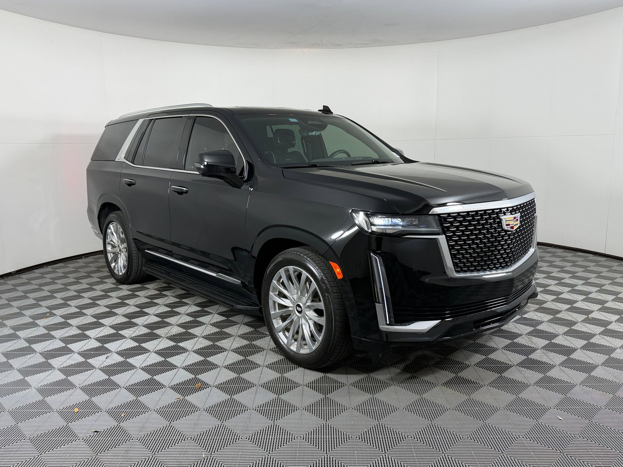 Used 2024 Cadillac Escalade Premium Luxury w/ Performance Package image 7