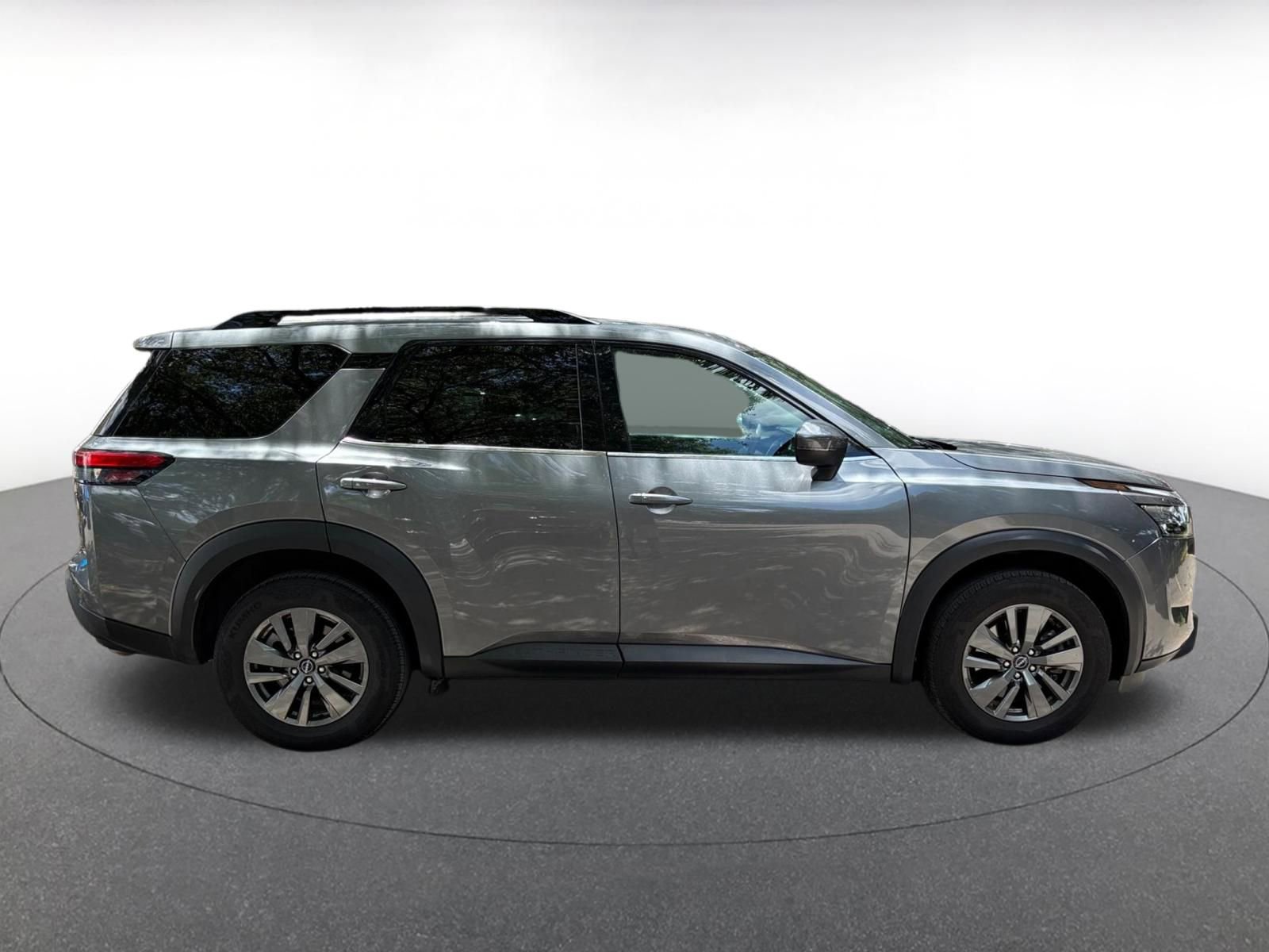 Used 2025 Nissan Pathfinder SV AWD/4WD image 14