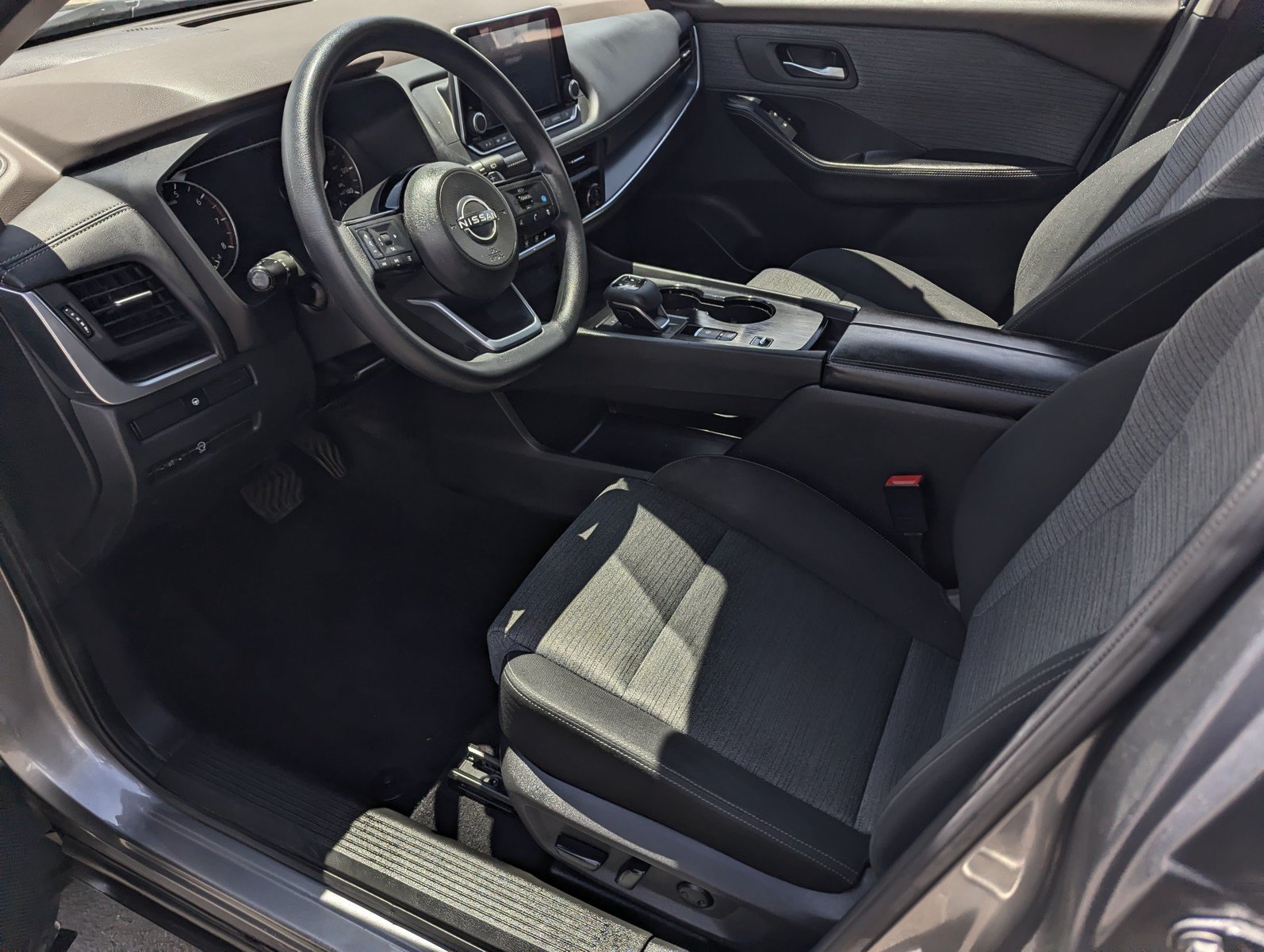 Used 2023 Nissan Rogue SV FWD image 9