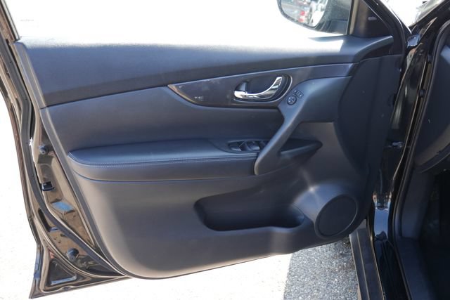 Used 2020 Nissan Rogue SV FWD image 12