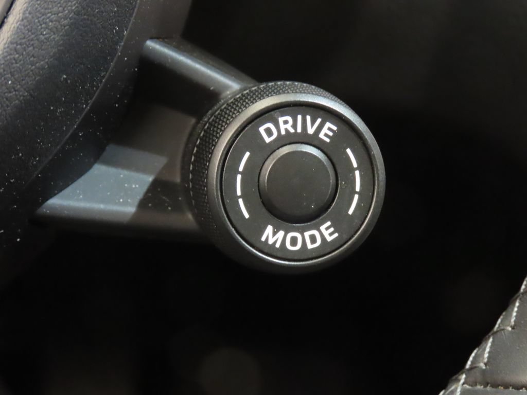Certified 2026 Porsche Macan AWD/4WD image 22