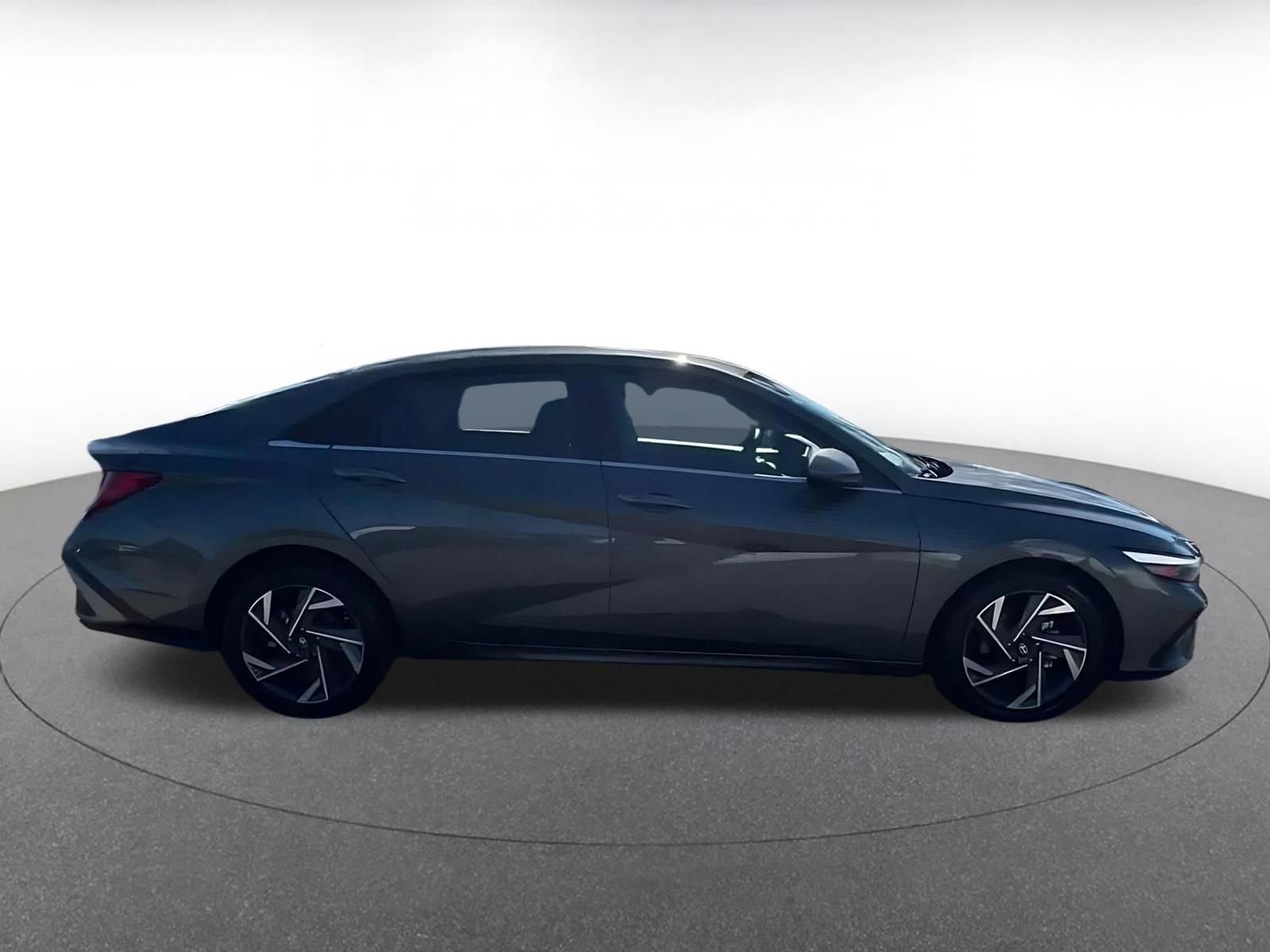 Used 2025 Hyundai Elantra SEL image 16