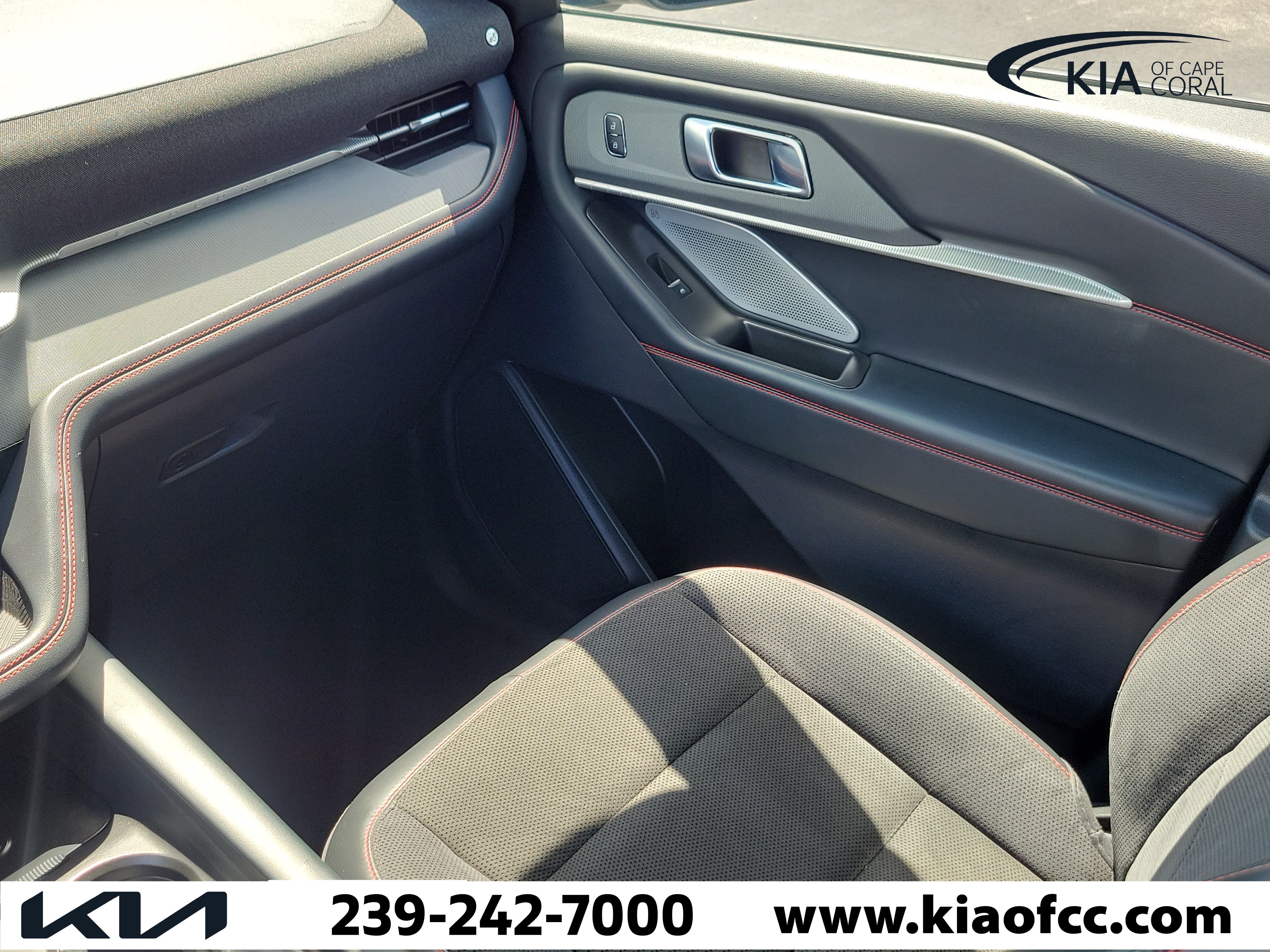 Used 2025 Ford Explorer ST AWD/4WD image 19
