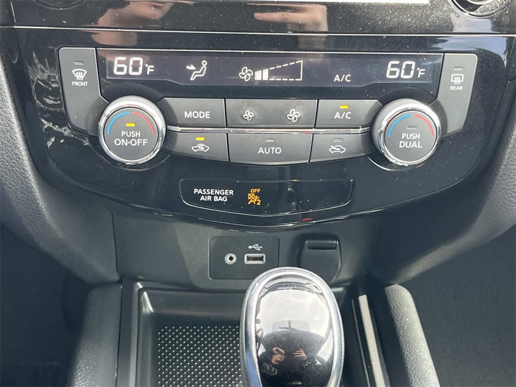 Used 2018 Nissan Rogue SV image 20