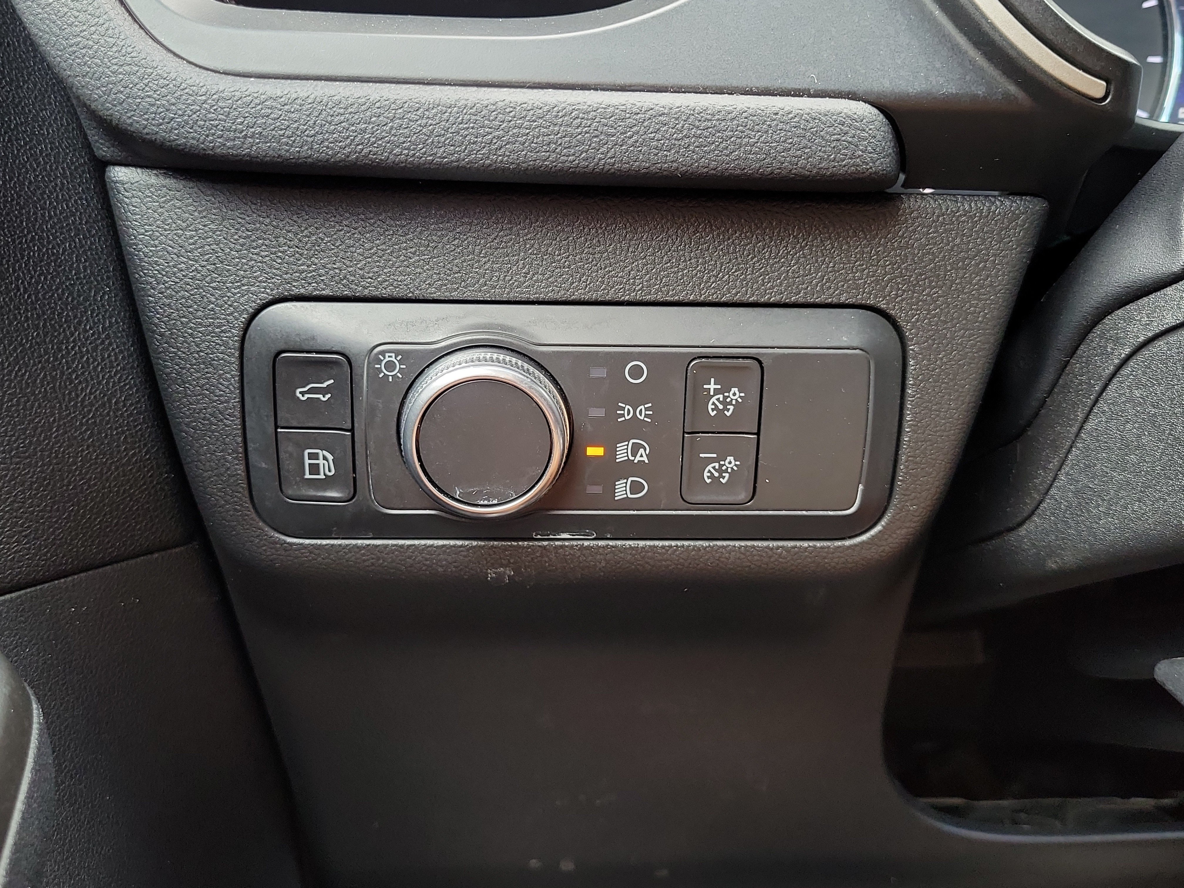 Certified 2021 Ford Escape SE w/ SE Sport Appearance Package FWD image 28