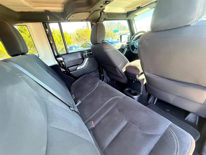 Used 2017 Jeep Wrangler Unlimited Rubicon w/ Connectivity Group image 20