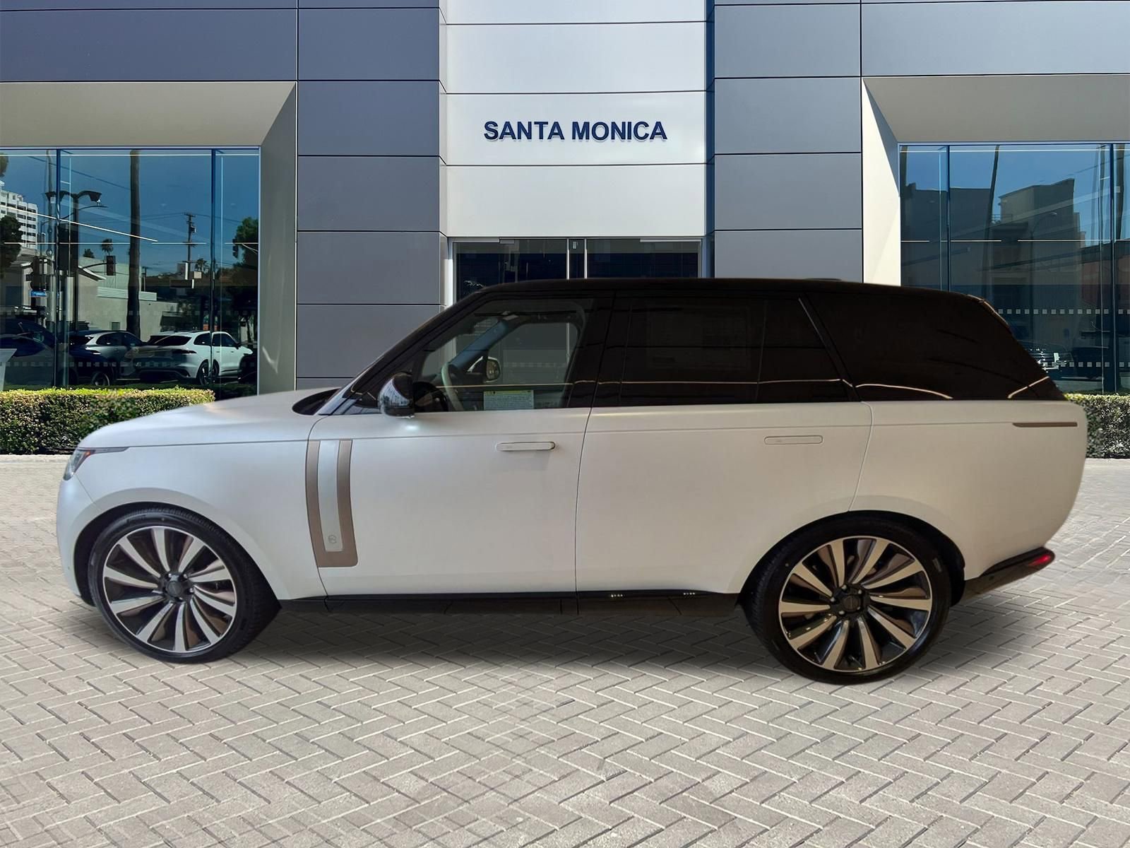 New 2026 Land Rover Range Rover SV image 8