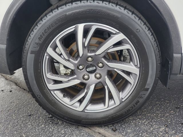 Used 2024 Lincoln Corsair AWD w/ Equipment Group 101A image 5