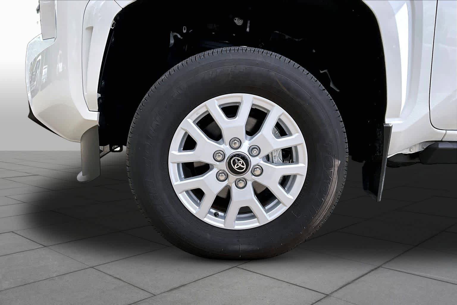 Used 2024 Toyota Tacoma SR5 AWD/4WD image 10