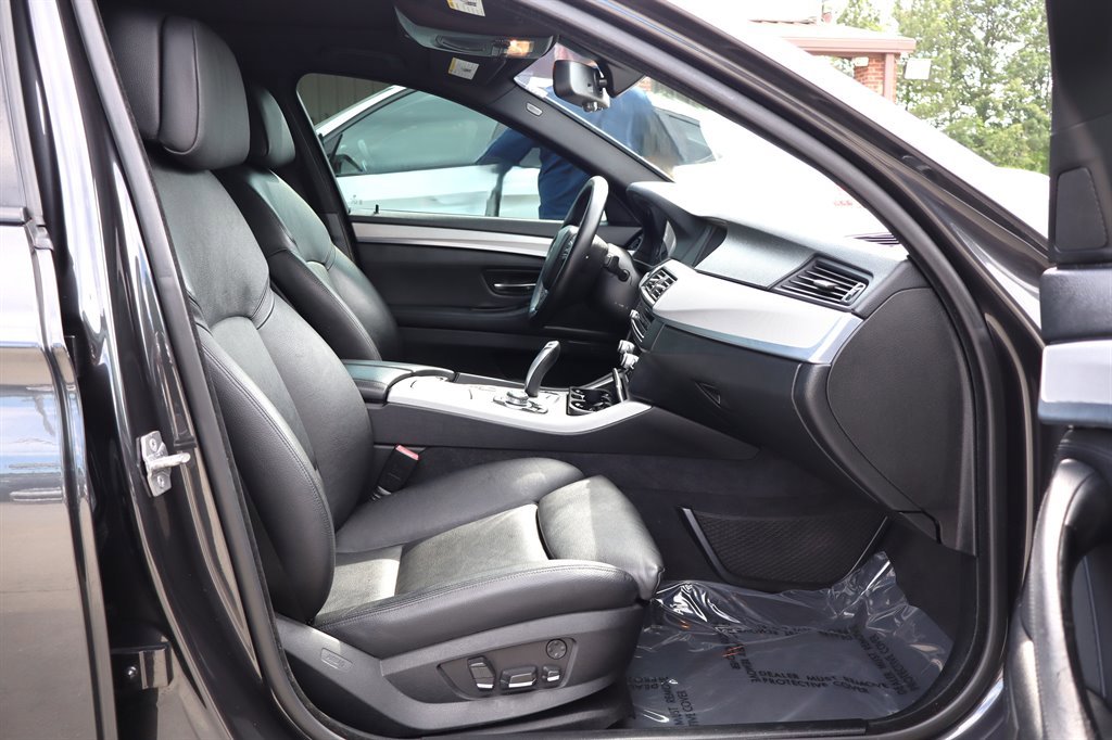 Used 2013 BMW 550i xDrive Sedan AWD/4WD image 16