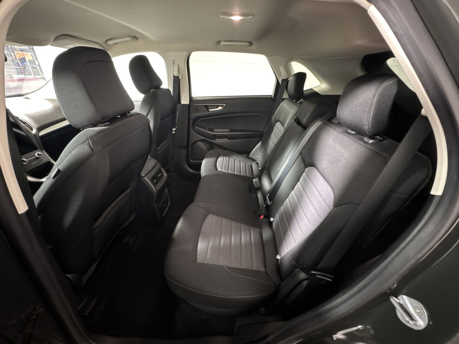 Used 2022 Ford Edge SE w/ Black Appearance Package image 23