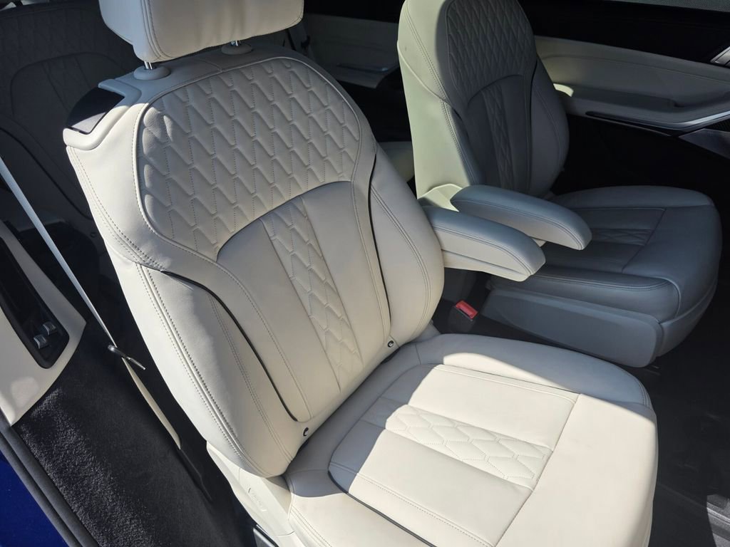 Certified 2025 BMW X7 M60i image 29