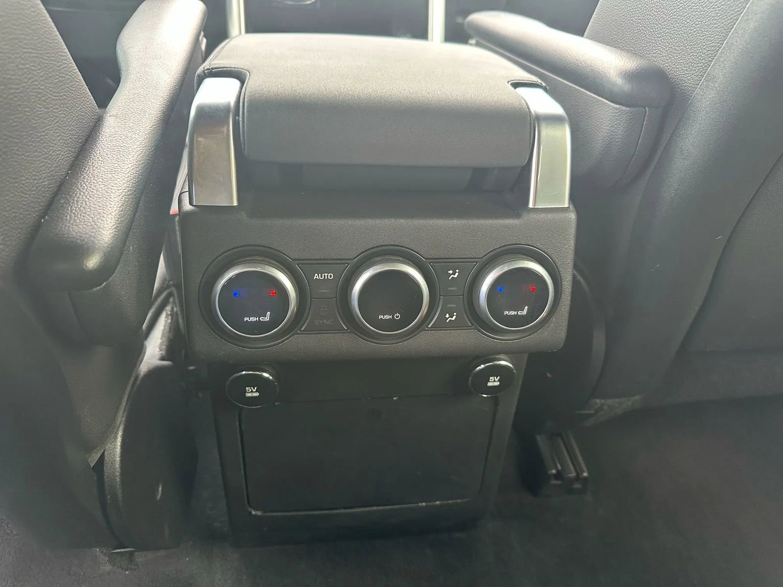 Used 2018 Land Rover Discovery HSE image 40