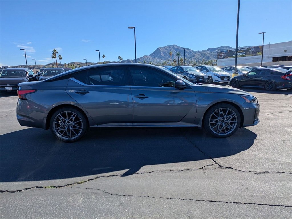 Used 2024 Nissan Altima 2.0 SR image 5