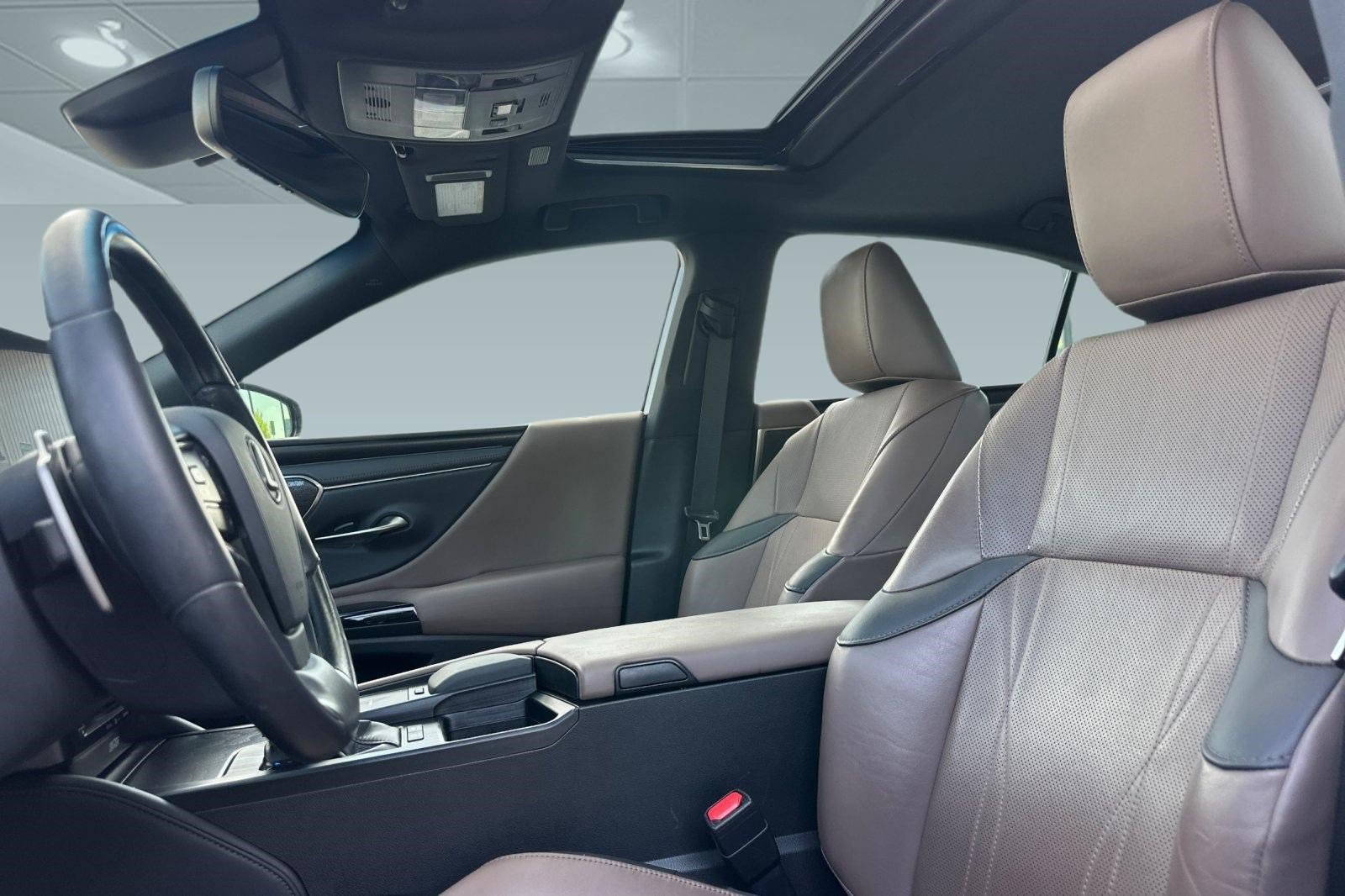 Used 2022 Lexus ES 300h w/ Accessory Package FWD image 22