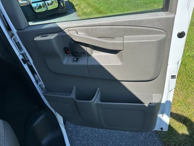 Used 2025 Chevrolet Express 3500 LT w/ LT Preferred Equipment Group RWD image 18