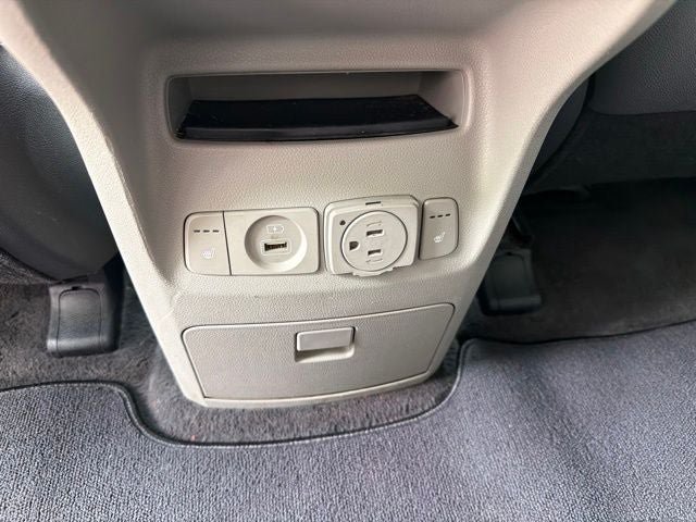 Used 2017 Kia Sedona SX FWD image 21