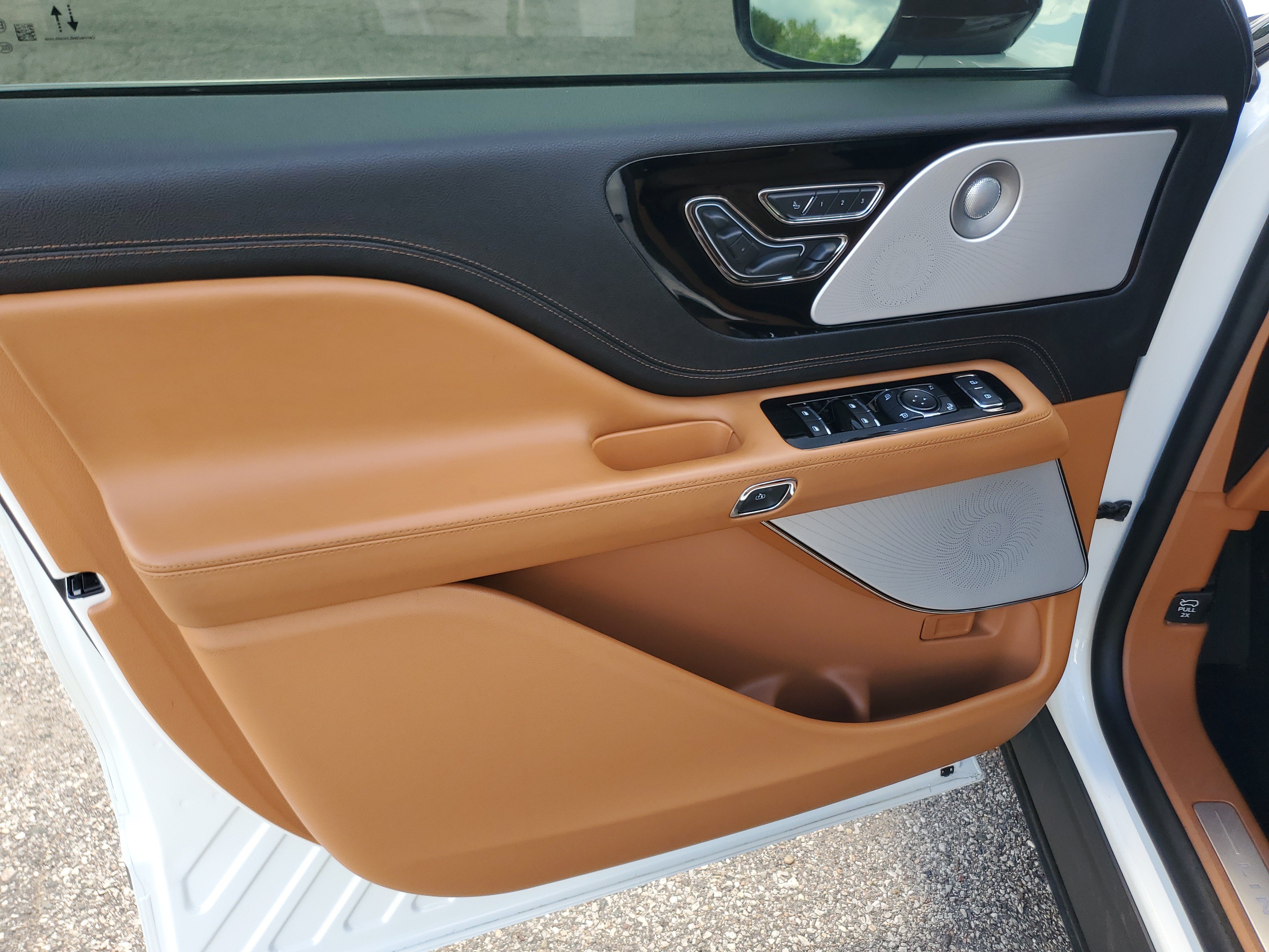 Certified 2023 Lincoln Aviator Black Label Grand Touring w/ Class IV Trailer Tow Package AWD/4WD image 10