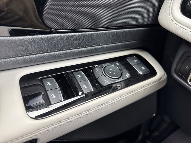 New 2025 Lincoln Aviator AWD image 21