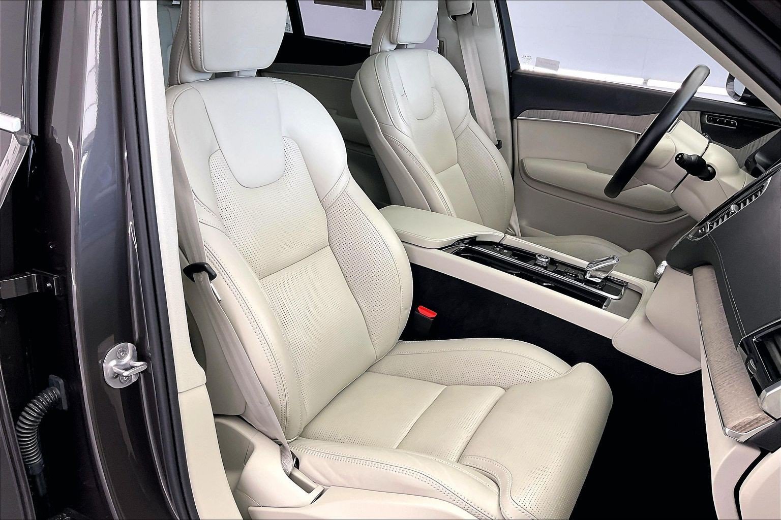 Used 2024 Volvo XC90 T8 Ultimate w/ Protection Package Premier AWD/4WD image 6