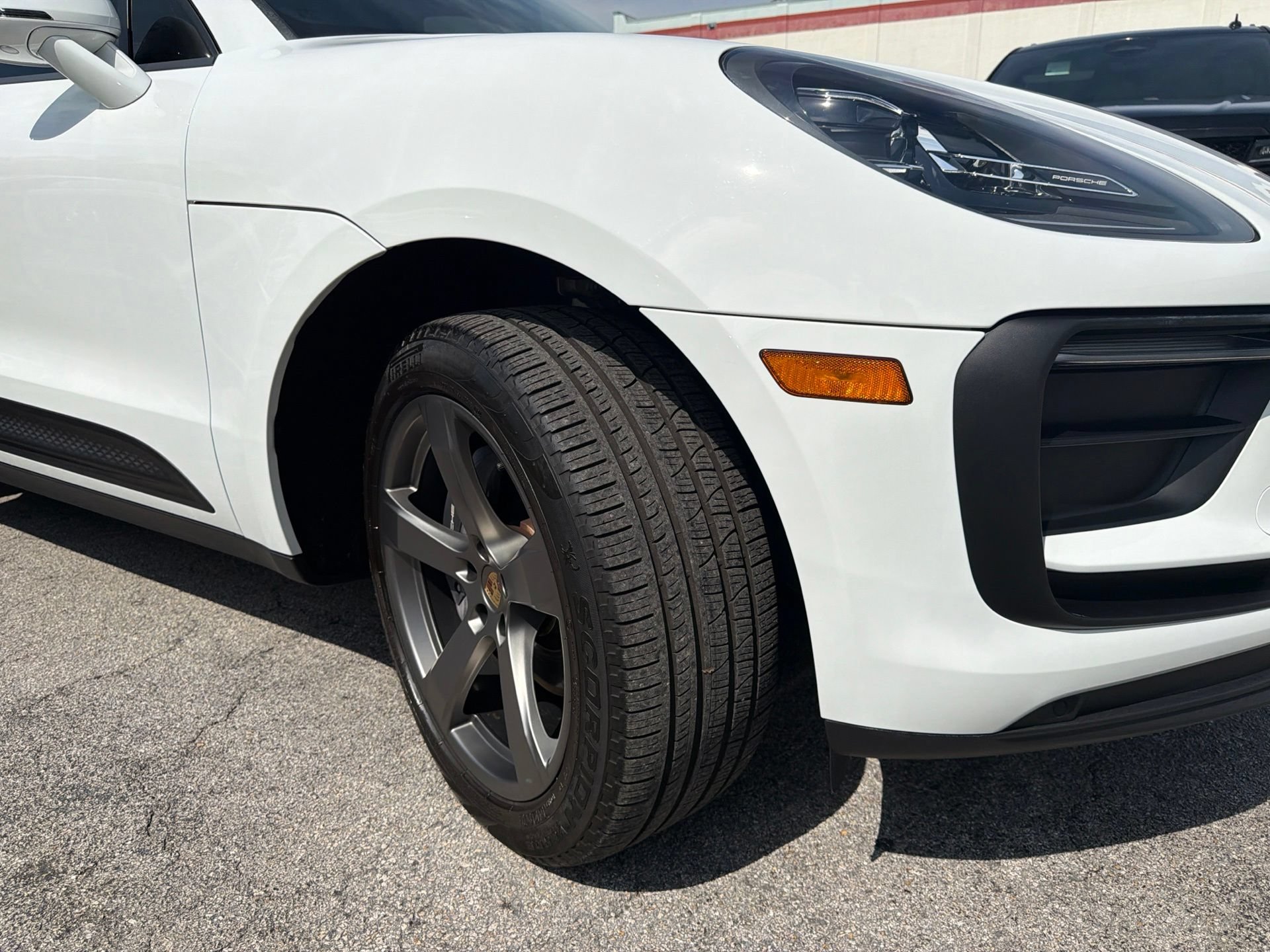 Used 2025 Porsche Macan AWD/4WD image 9