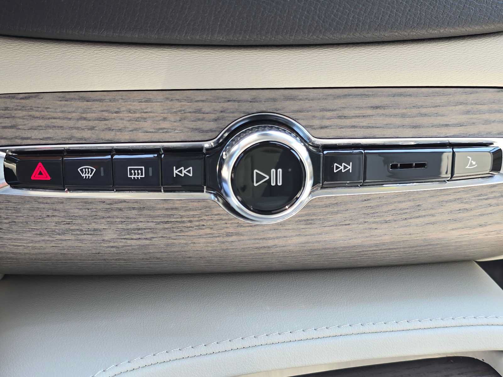 Certified 2023 Volvo XC90 T8 Plus AWD/4WD image 31