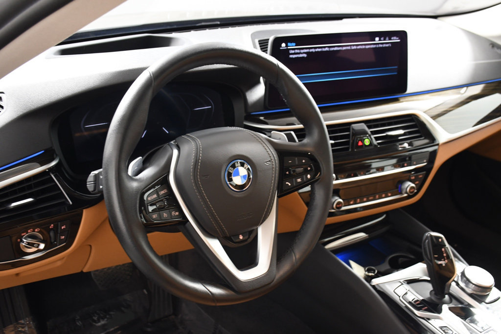 Used 2022 BMW 530e xDrive w/ Premium Package AWD/4WD image 13