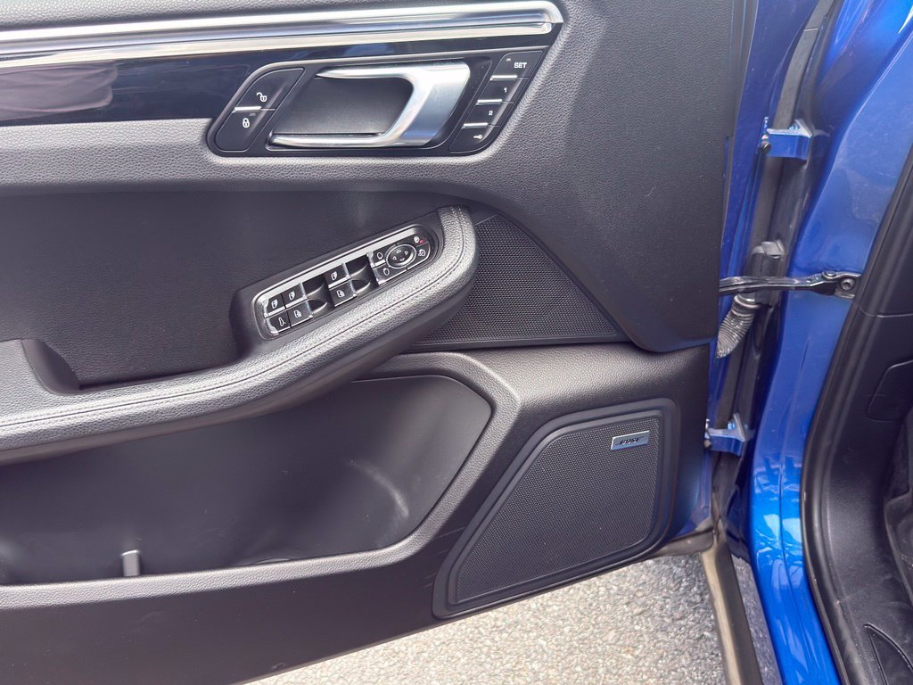 Used 2018 Porsche Macan AWD/4WD image 15