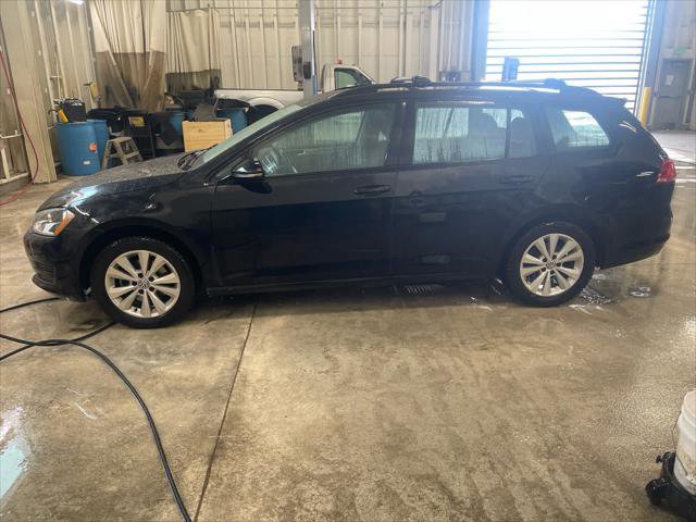 Used 2017 Volkswagen Golf S image 6